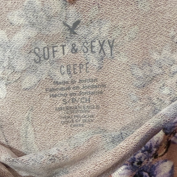 American Eagle Soft and Sexy Pink Floral V-Neck Sleeveless Tank – Size Small - Picture 3 of 3